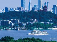                         cruise ship on the yangtze river